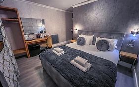 Quayside Hotel & Bar